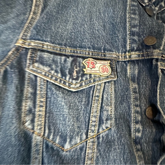 Levis denim jacket women sz s with patchs big e - Picture 2 of 11